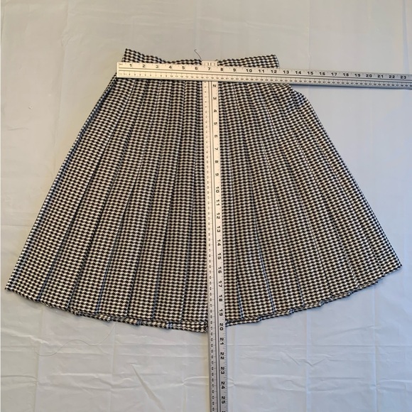 🌟 Vintage Elegance: Kips Bay A-Line Pleated Skirt in Black and White  🌟 - Picture 11 of 11